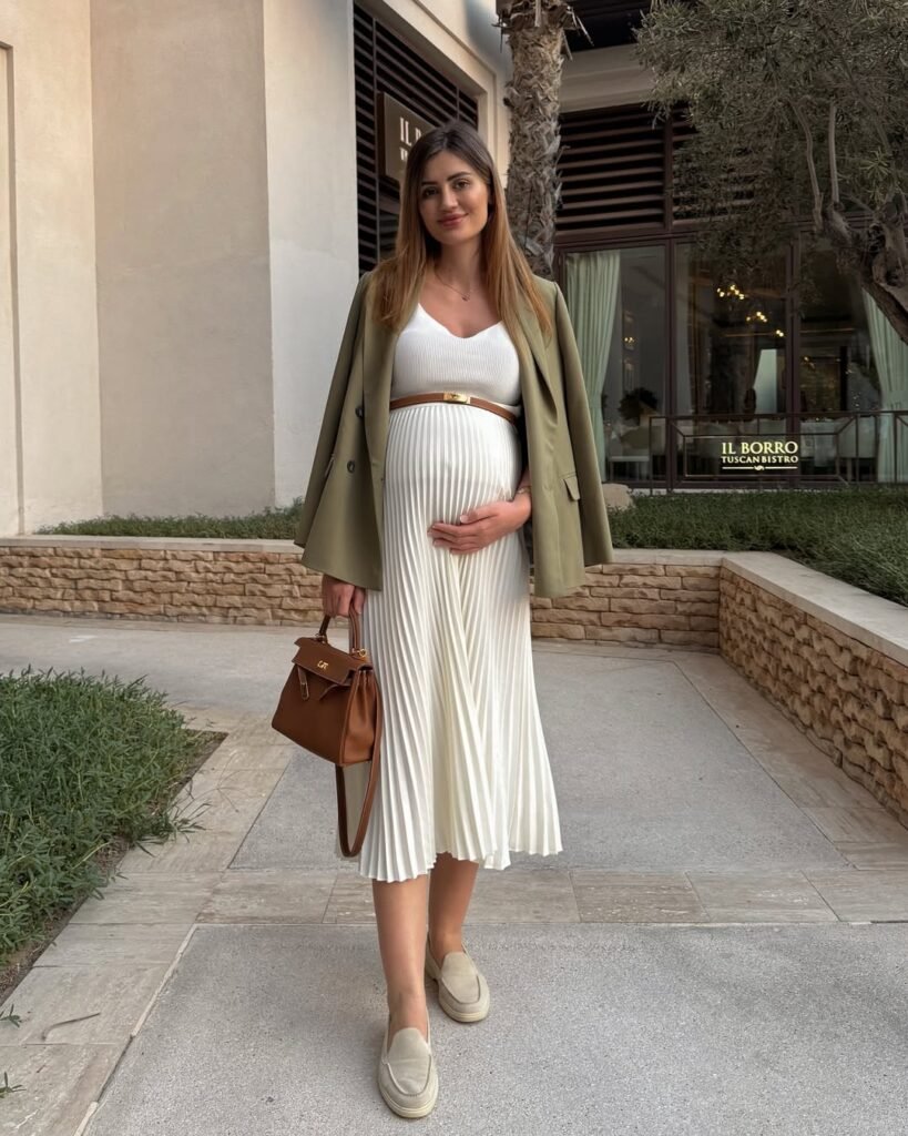 Elegant Pregnancy Look